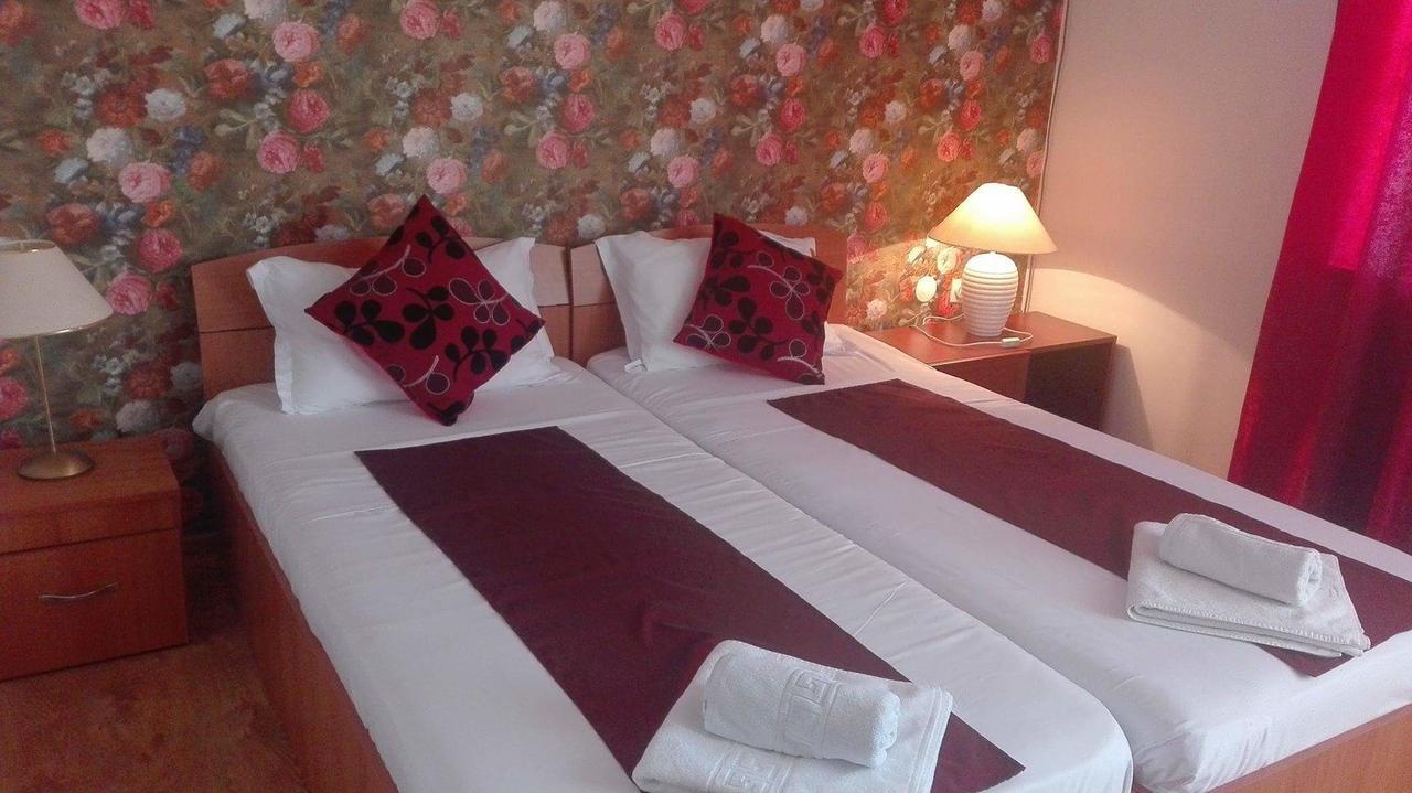 Casa Regala Ear Hotel Крайова Екстериор снимка